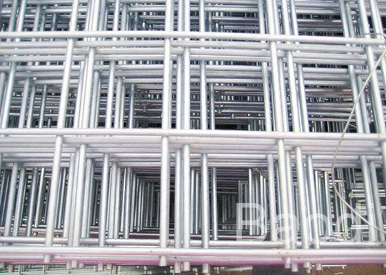 5' arriba indicador soldado con autógena galvanizado sumergido caliente del modelo 4 de los paneles de malla de alambre del cerdo