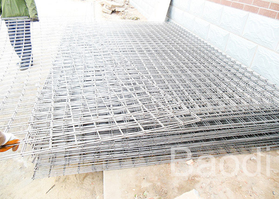 La hoja de la malla de alambre soldada con autógena SS304 clasifica 0,5 - los 2.4m anchura, hojas de acero galvanizadas de la malla