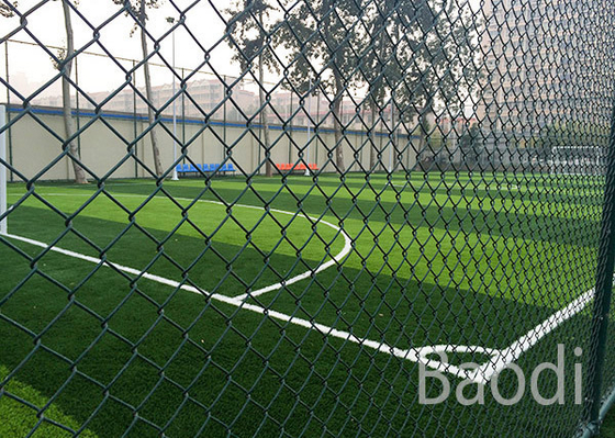 Álcali anti de la cerca revestida de la alambrada del Pvc del verde del acero de carbono para el campo de deportes