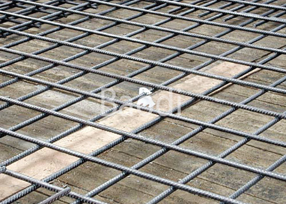 El acero de barra del hilo que reforzaba la malla de alambre soldó con autógena 200 x 200 milímetros para el edificio del túnel