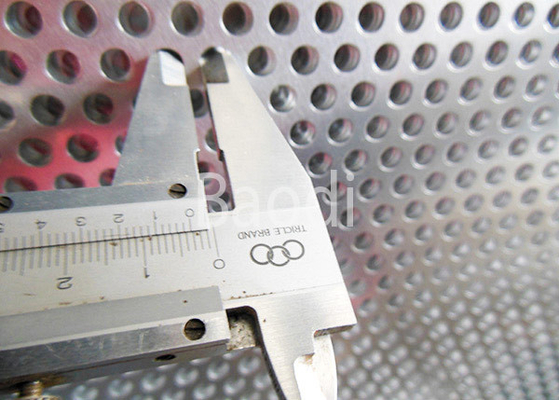 0.8 - hoja perforada de aluminio del agujero redondo de 25m m con anchura máxima de la longitud/el 1.5m de 3M