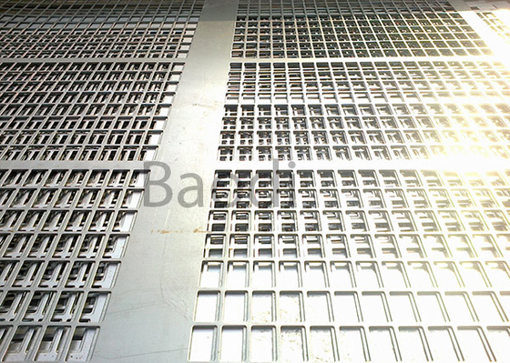 Hoja de metal perforada galvanizada electro con el modelo de la perforación rectangular, placa de acero perforada