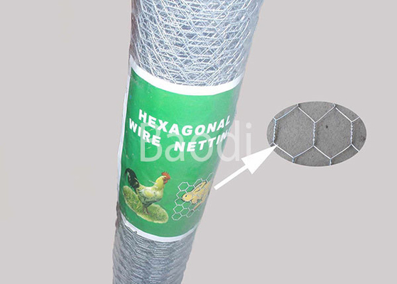 Malla de alambre hexagonal resistente a la corrosión, cerca del jardín del alambre de pollo con el agujero hexagonal