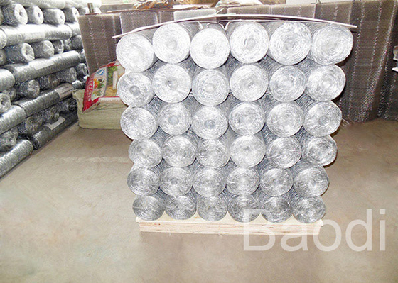 Acero de carbono hexagonal galvanizado electro de la malla de alambre del pollo para la cerca de las aves de corral