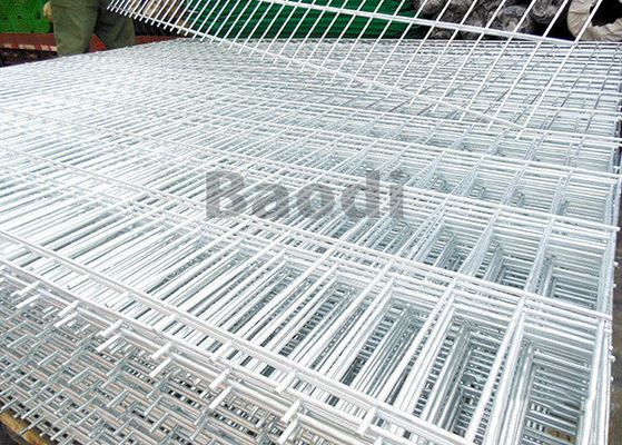 Los alambres de acero soldados con autógena galvanizados eléctricos de los paneles de malla resisten el movimiento con el modelo cuadrado