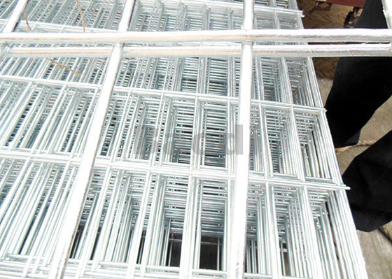 Los alambres de acero soldados con autógena galvanizados eléctricos de los paneles de malla resisten el movimiento con el modelo cuadrado