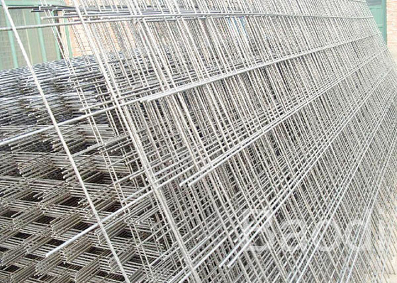Malla soldada con autógena del alambre del hierro del carbono en galvanizó/PVC de los paneles cubierto
