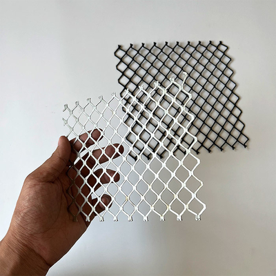 Rejillas de malla metálica ampliada de aluminio pintado negro de pies cuadrados para superficies limpias o pintadas en espacios funcionales