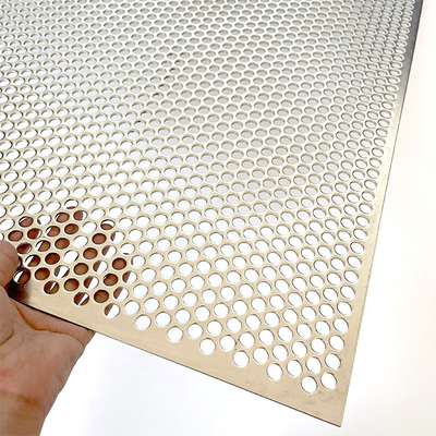 espesor personalizable Panel de acero perforado fuerte opciones para barreras metálicas de seguridad de acabado liso