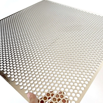 Decoración de fachadas metálicas espesor 0,5 3,5 mm Max. 1,5 m ancho patrones de paneles perforados personalizables