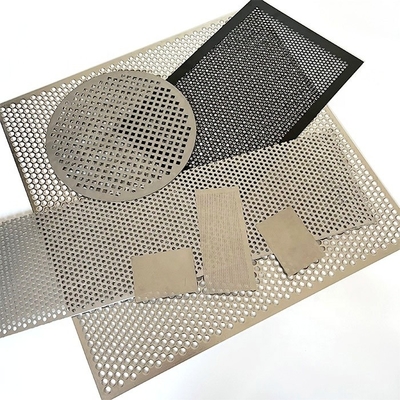 Panel de fachada de metal perforado decorativo personalizable con patrones perforados en acero inoxidable de la serie 300