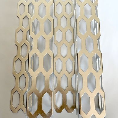 Panel de fachada de metal perforado decorativo personalizable con patrones perforados en acero inoxidable de la serie 300