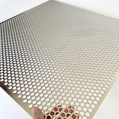 316 Calidad de acero Ventilación Perforación de pantallas metálicas Placas perforadas de chapa para paneles de revestimiento Muestra con ranuras