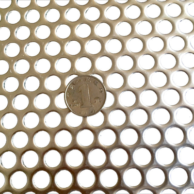 Industria Placa punzante redonda con pequeño agujero 0.5 mm Placas de metal perforadas con resistencia a la corrosión y pequeños agujeros redondos