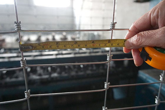 Prácticas agrícolas sostenibles Nudo cuadrado Recinto de pastizales resistentes a las condiciones climáticas con acabado de marco no recubierto