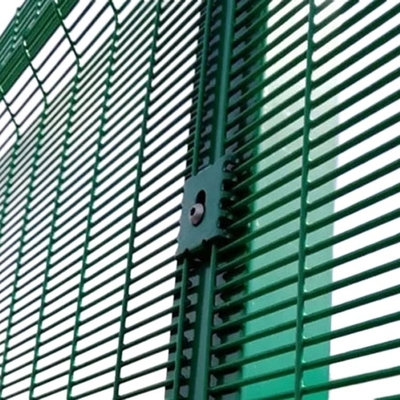 Escudo resistente a la intemperie de hierro Tensile 358 Valla de seguridad para ambientes y condiciones exteriores adversas