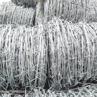 Cercas de seguridad galvanizadas alambre de púas para agricultura e industria 1.6 mm Diámetro de alambre de púas punto 4 de larga duración