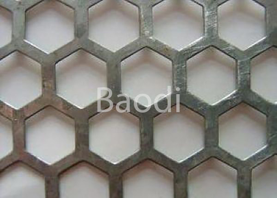 La pantalla hexagonal del agujero galvanizó el 1.5m x 3M perforó la malla de acero