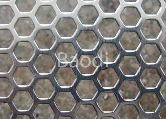 La pantalla hexagonal del agujero galvanizó el 1.5m x 3M perforó la malla de acero