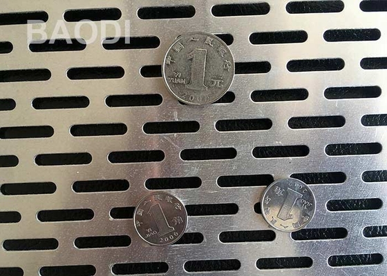 La pantalla ranurada 3.5m m de la protección del agujero perforó la malla de aluminio