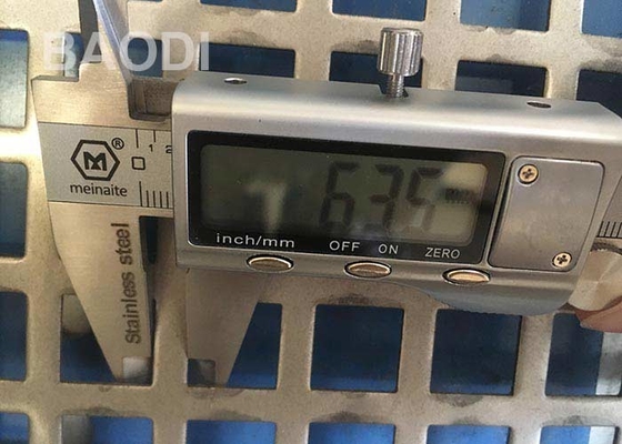 La anchura del carbono el 1m perforó a Mesh Square Hole Protection Screen de acero