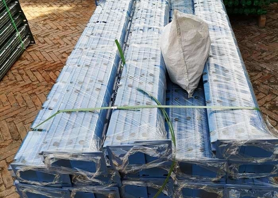 rociadura cuadrada de Mesh Fence Welded Blue Powder del alambre de acero del poste de 50x100m m