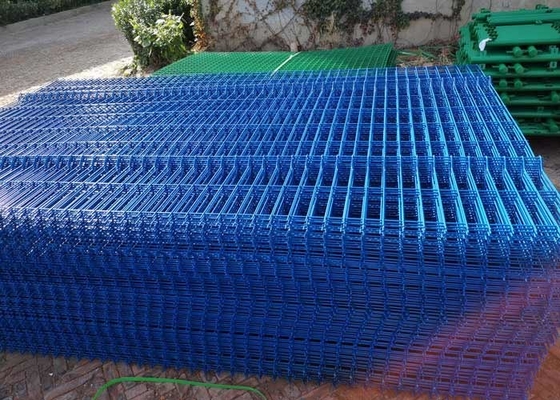 rociadura cuadrada de Mesh Fence Welded Blue Powder del alambre de acero del poste de 50x100m m